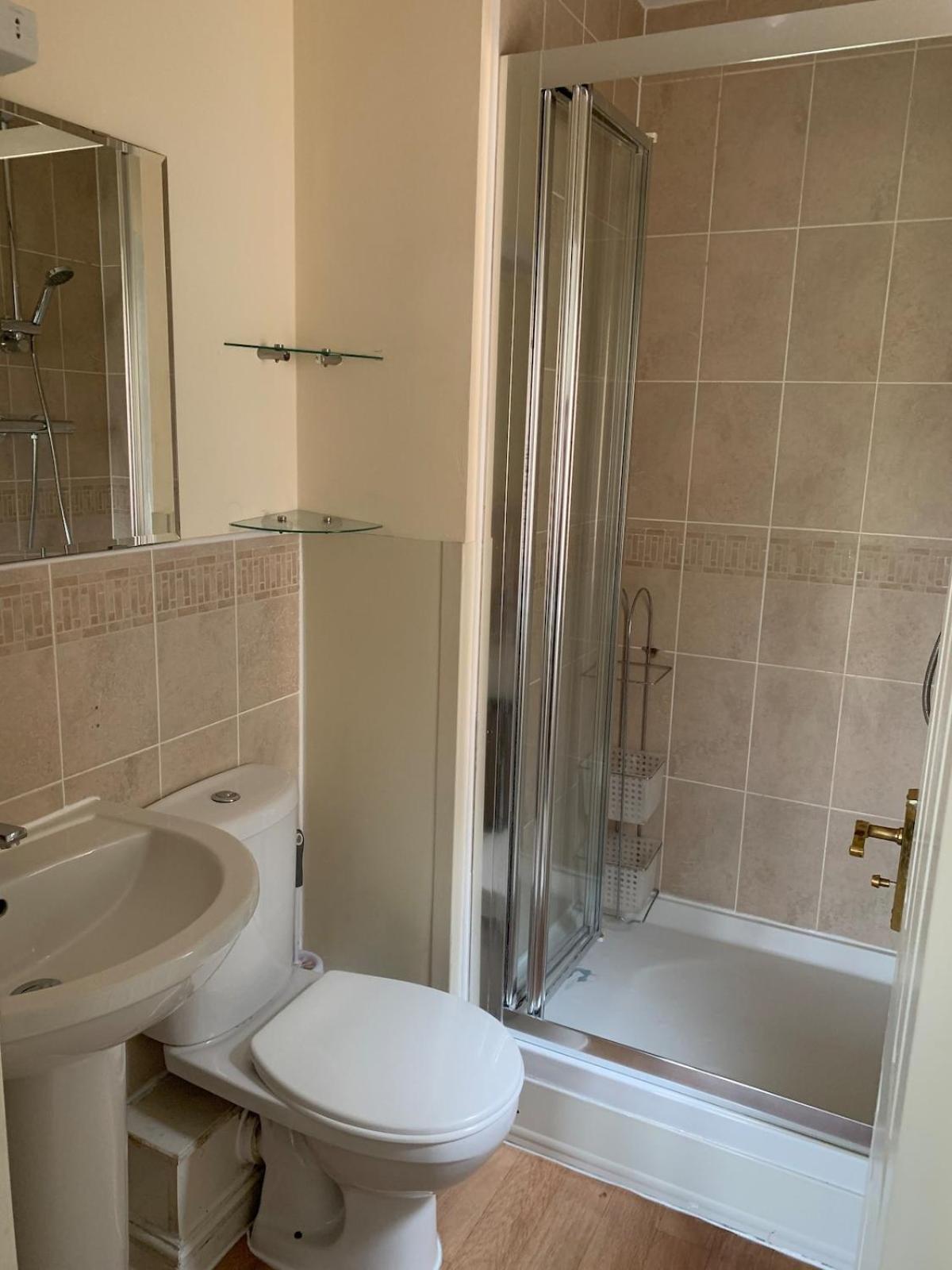 Four-bedrooms Detached House With Driveway Parking *