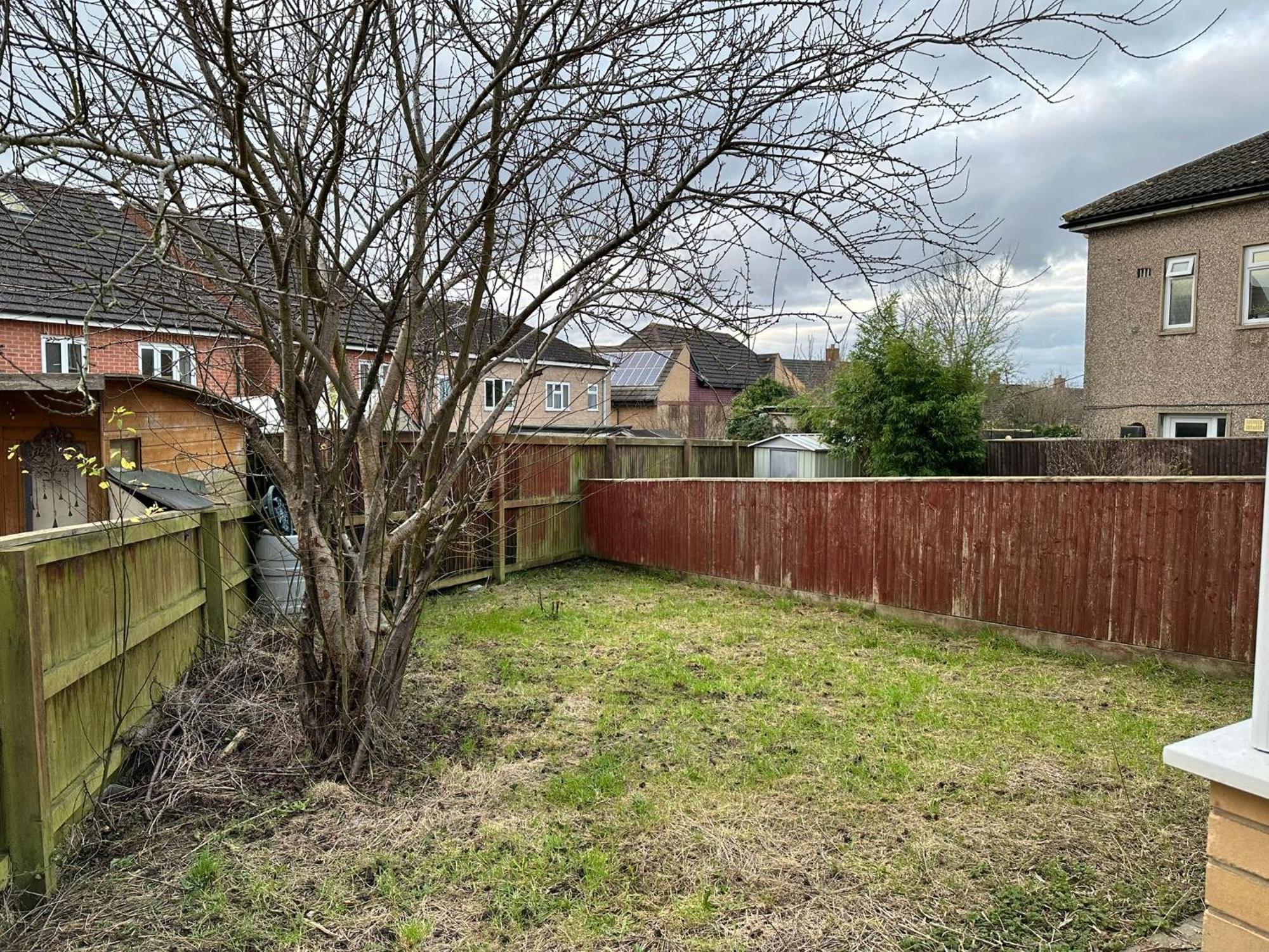 Four-bedrooms Detached House With Driveway Parking *