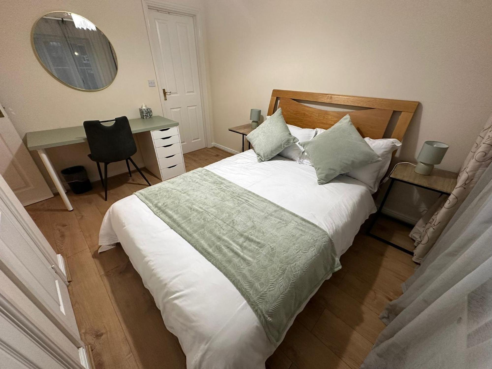 Four-bedrooms Detached House With Driveway Parking Oxford